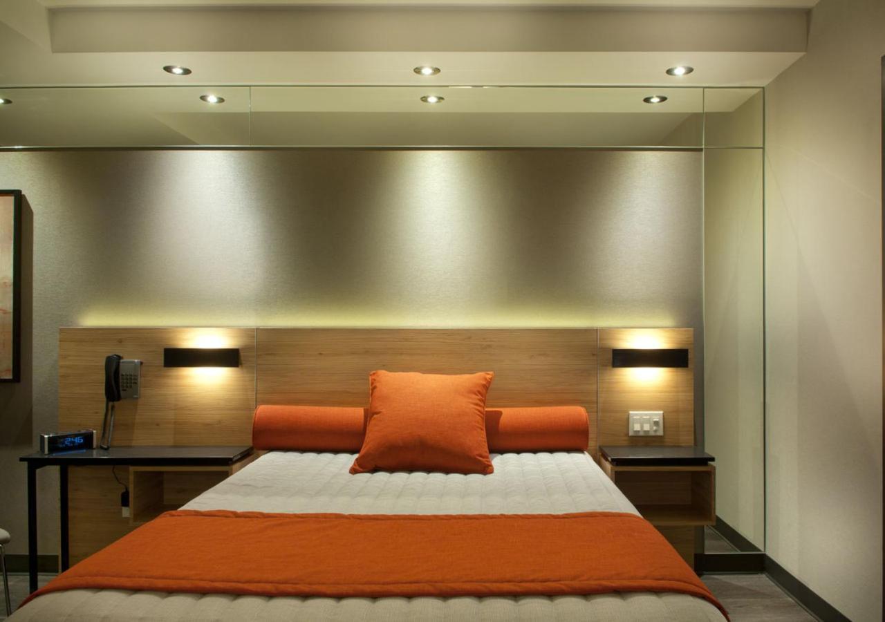 מלון Ramada By Wyndham לאוול מראה חיצוני תמונה