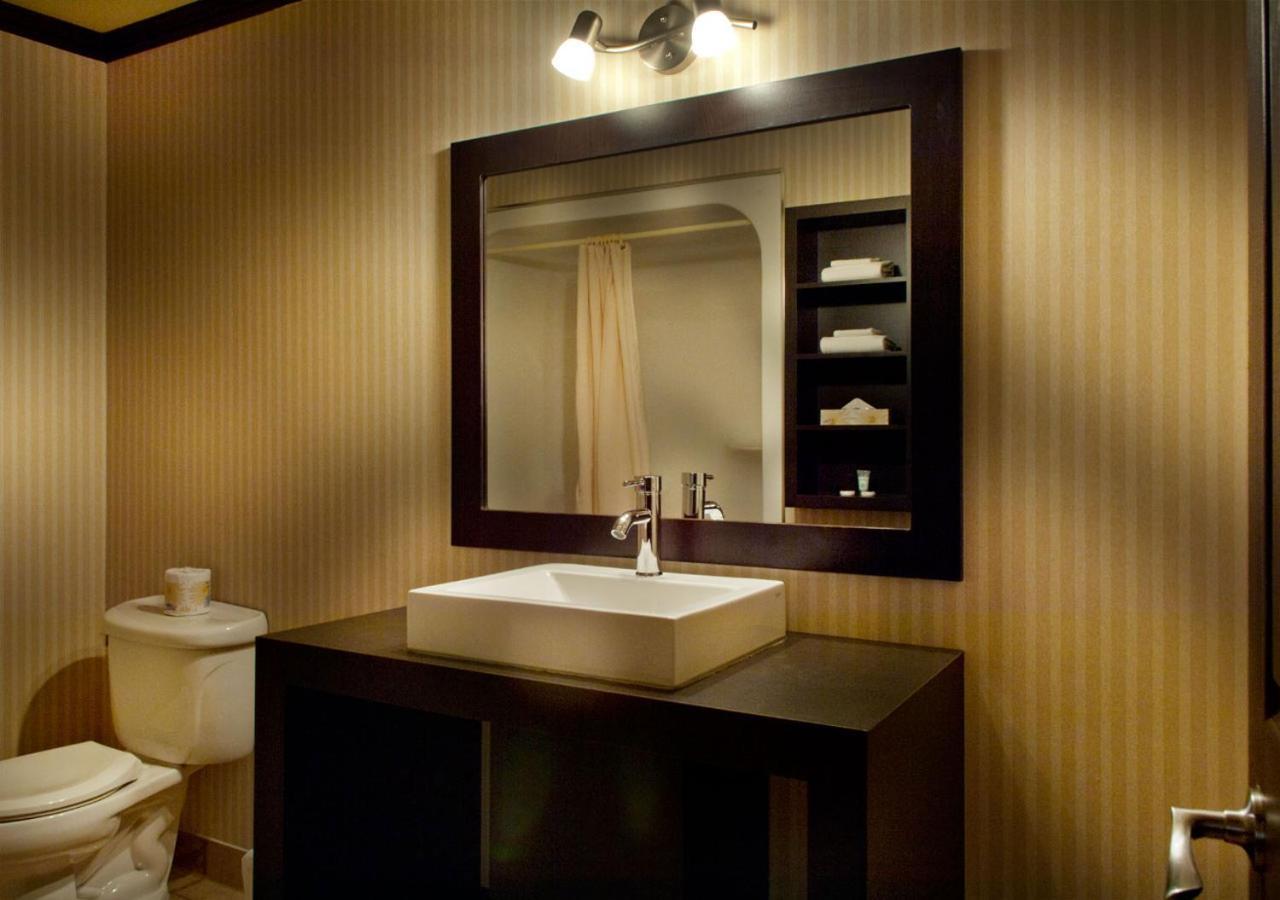 מלון Ramada By Wyndham לאוול מראה חיצוני תמונה
