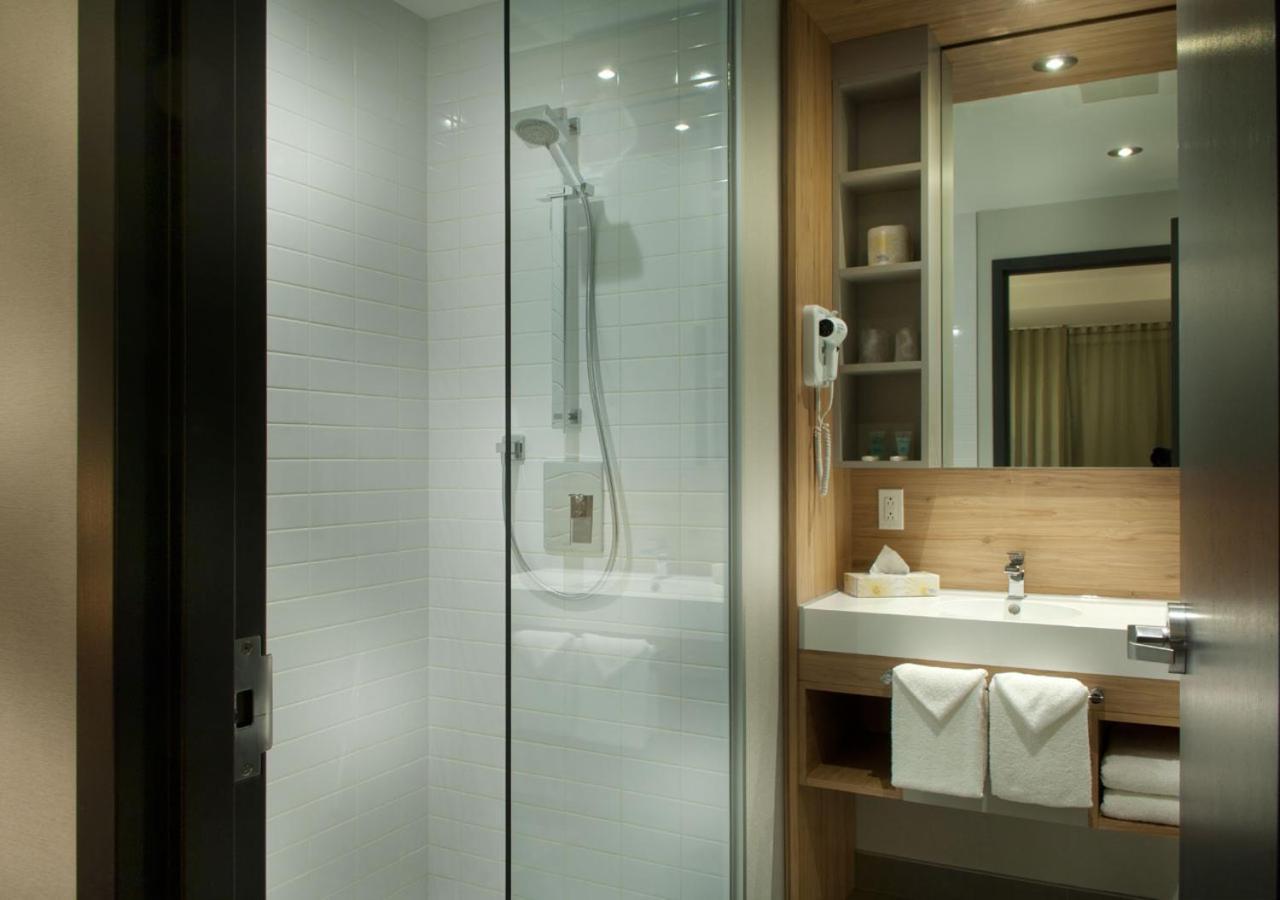 מלון Ramada By Wyndham לאוול מראה חיצוני תמונה