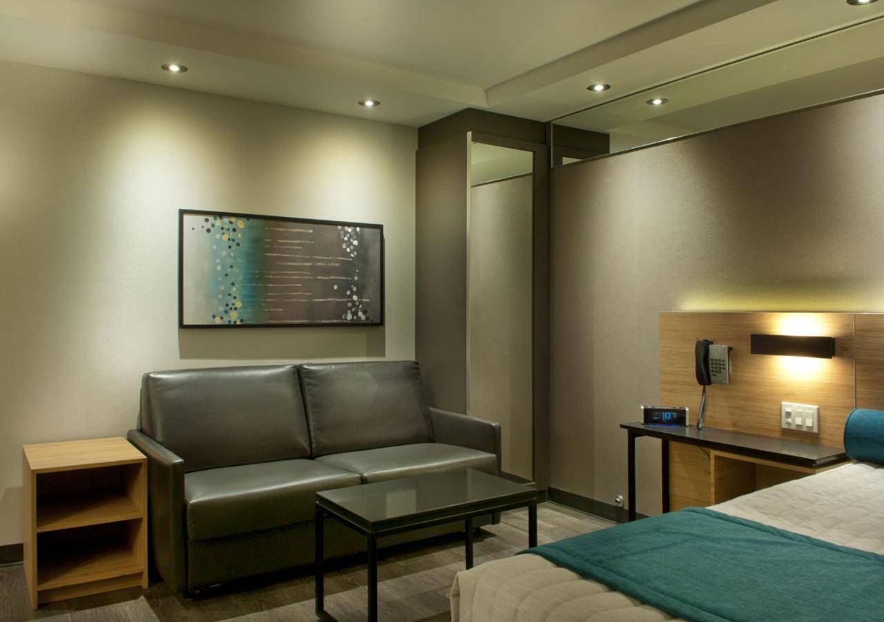 מלון Ramada By Wyndham לאוול מראה חיצוני תמונה