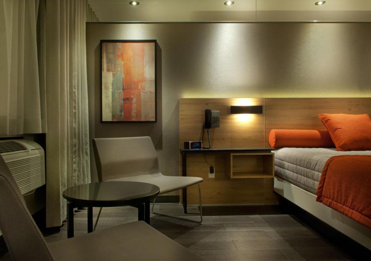 מלון Ramada By Wyndham לאוול מראה חיצוני תמונה