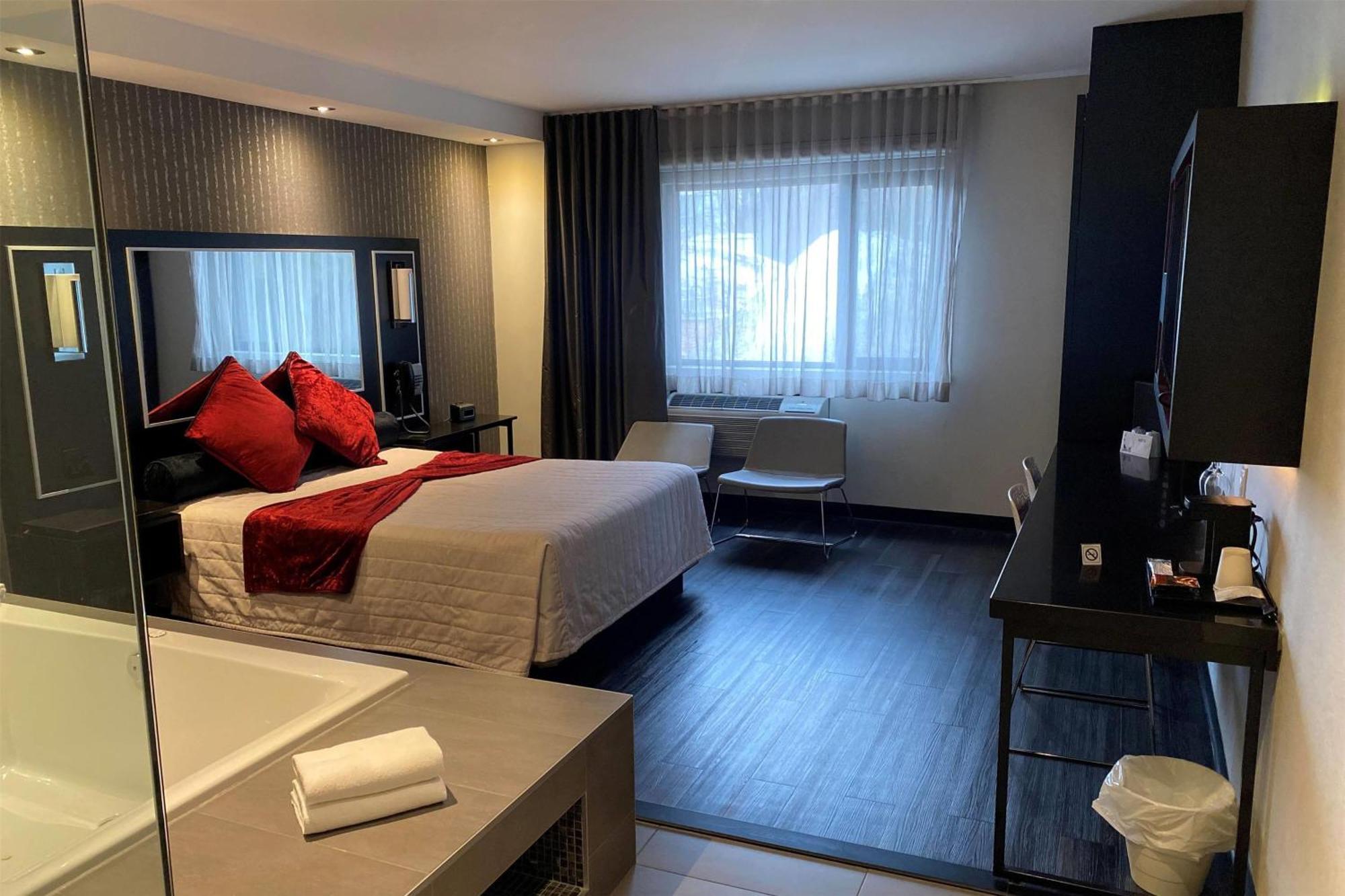 מלון Ramada By Wyndham לאוול מראה חיצוני תמונה