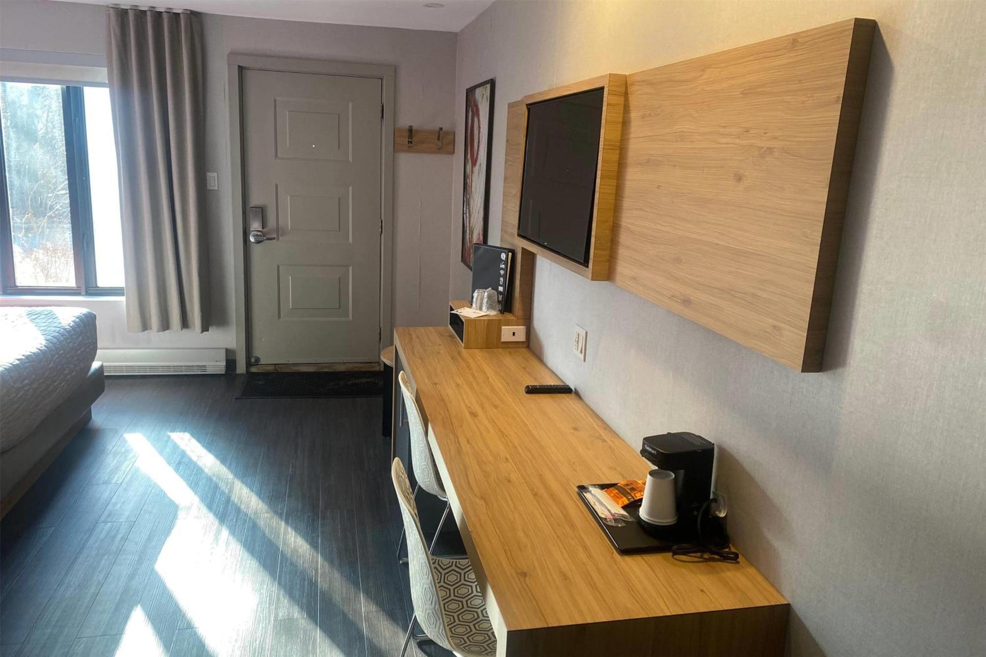 מלון Ramada By Wyndham לאוול מראה חיצוני תמונה