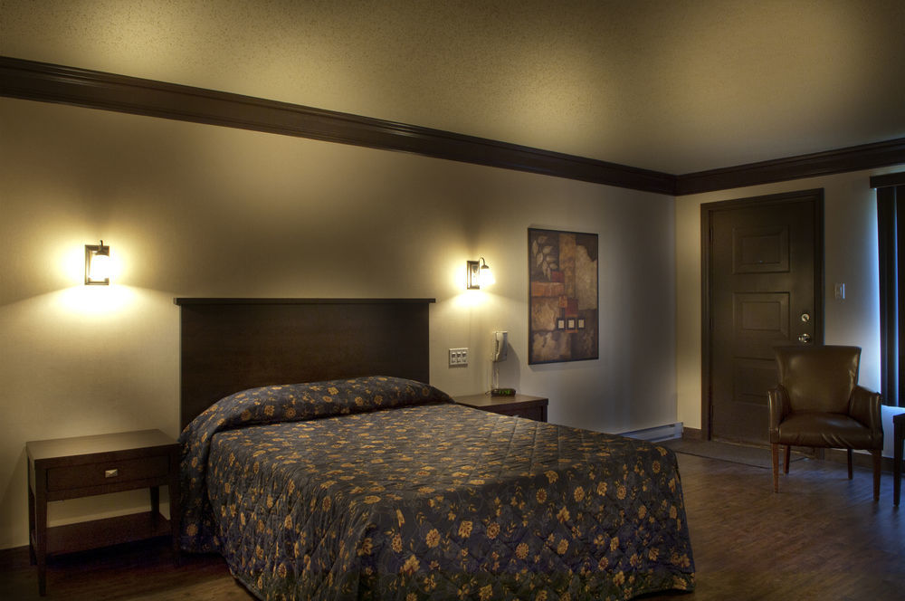 מלון Ramada By Wyndham לאוול מראה חיצוני תמונה
