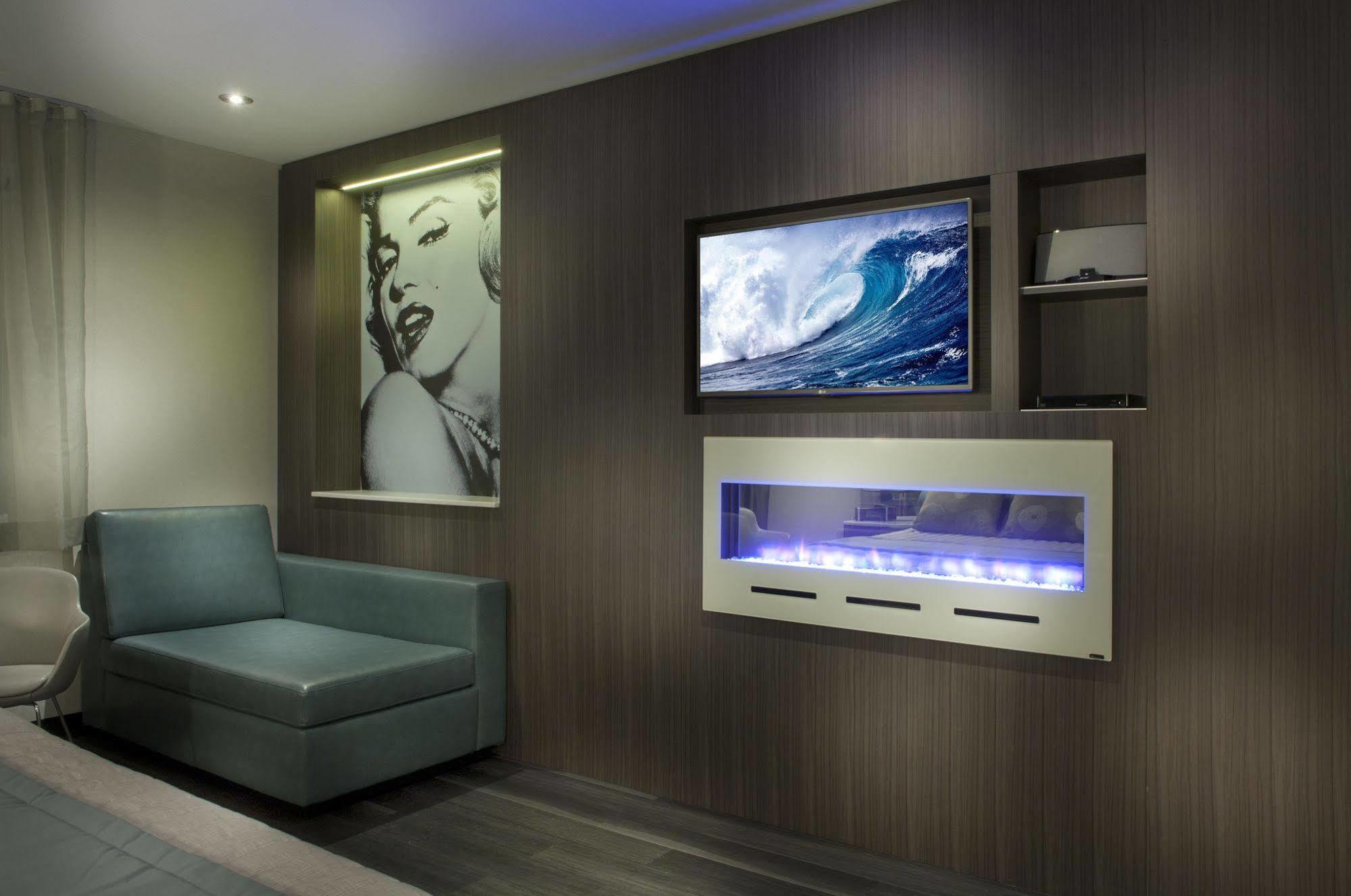 מלון Ramada By Wyndham לאוול מראה חיצוני תמונה