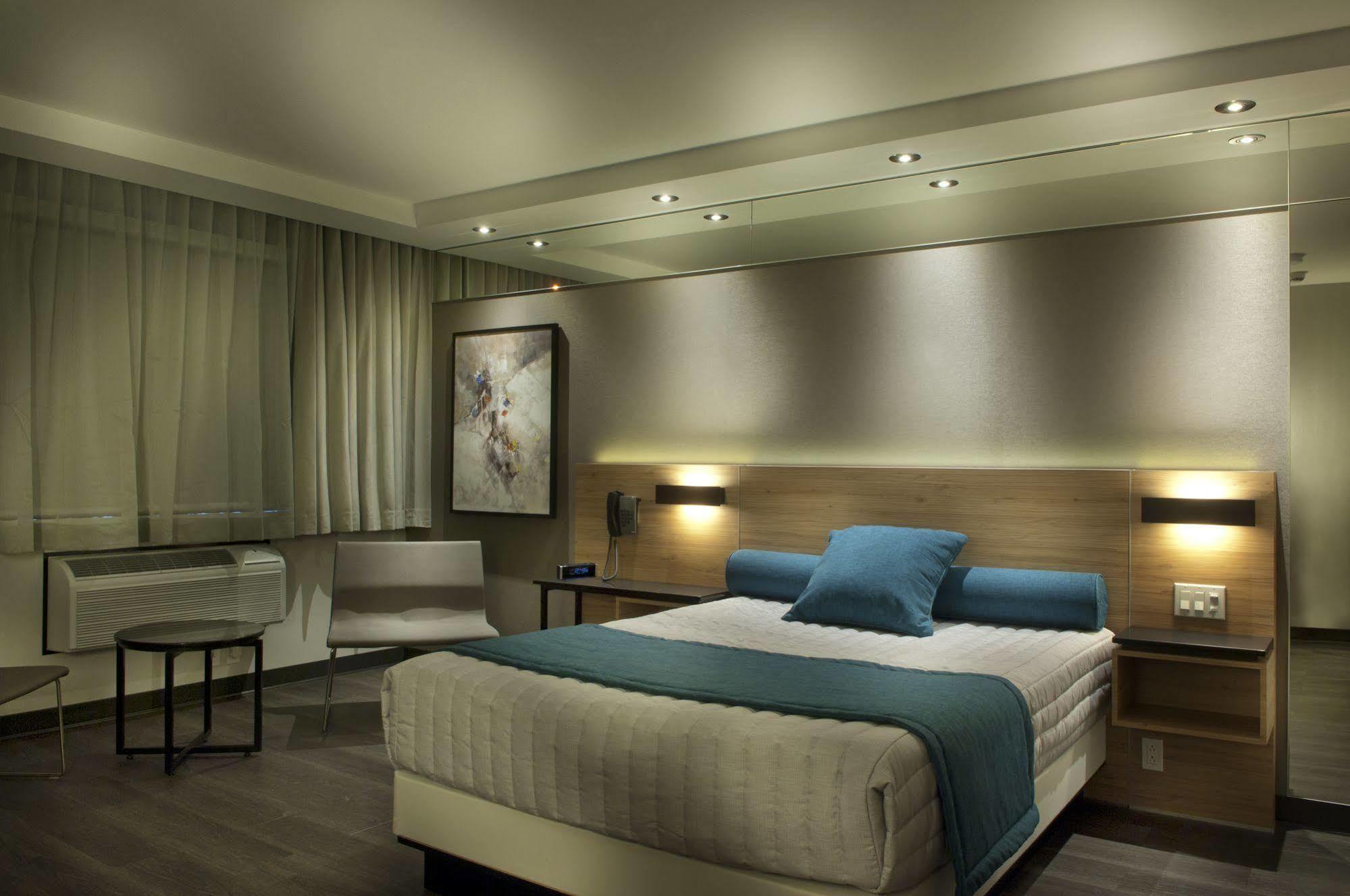 מלון Ramada By Wyndham לאוול מראה חיצוני תמונה