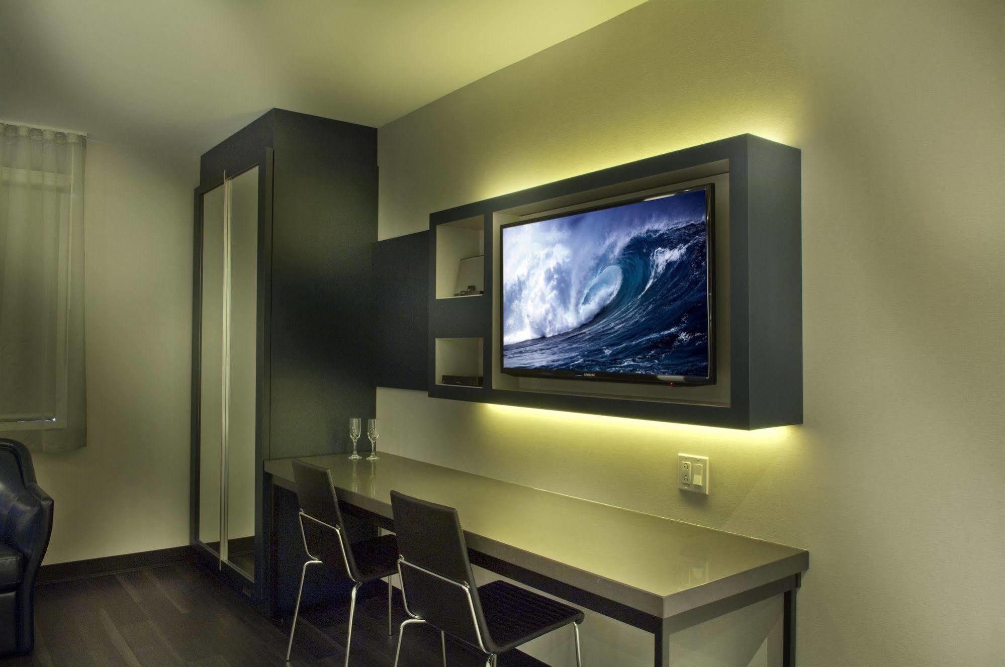 מלון Ramada By Wyndham לאוול מראה חיצוני תמונה