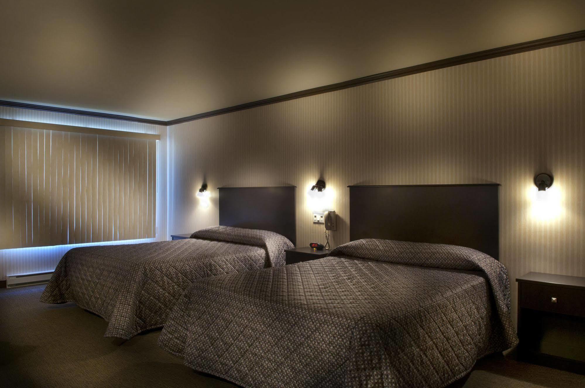 מלון Ramada By Wyndham לאוול מראה חיצוני תמונה